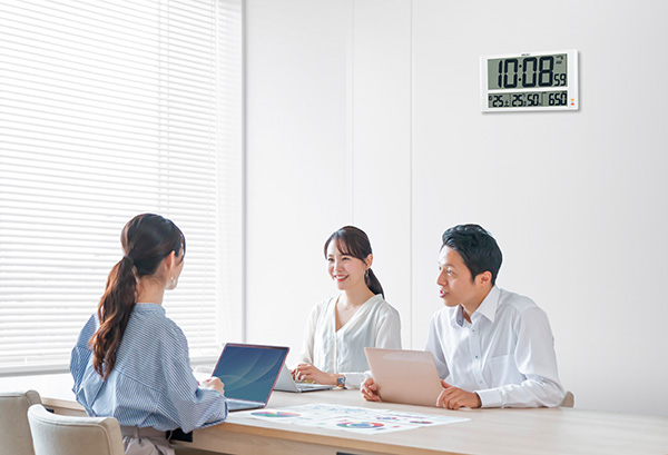 二酸化炭素濃度計を使用しているオフィス